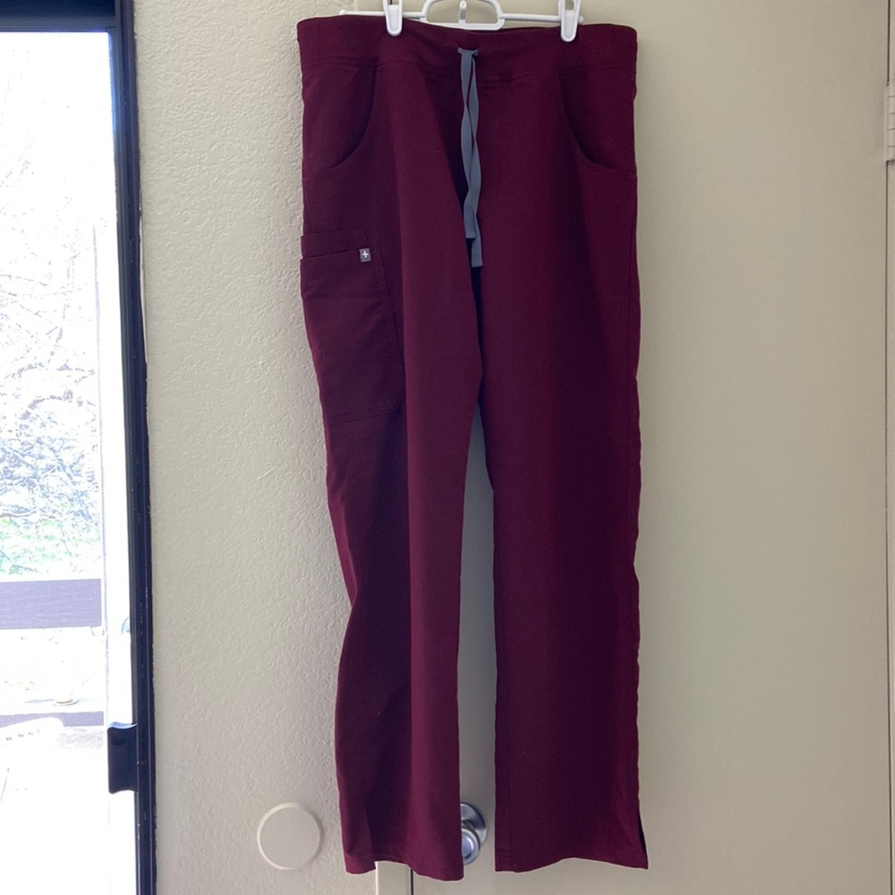 Figs burgundy kade sz. Medium regular length